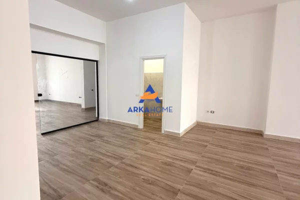JEPET AMBIENT ME QERA 82.3M2 "PRANE DONIKA CENTER, PASTICERI FLORA" 1400 EURO