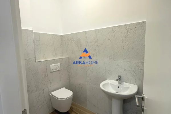 JEPET AMBIENT ME QERA 82.3M2 "PRANE DONIKA CENTER, PASTICERI FLORA" 1400 EURO