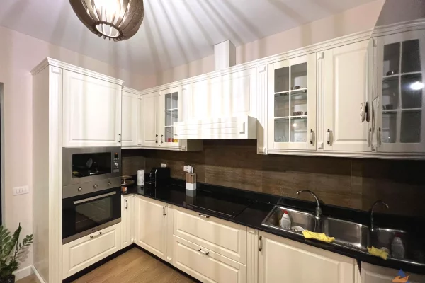 Shtepi me qera Apartament ne Tirane, 2+1, Mobilimi E mobiluar, Pagesa 736  Euro.