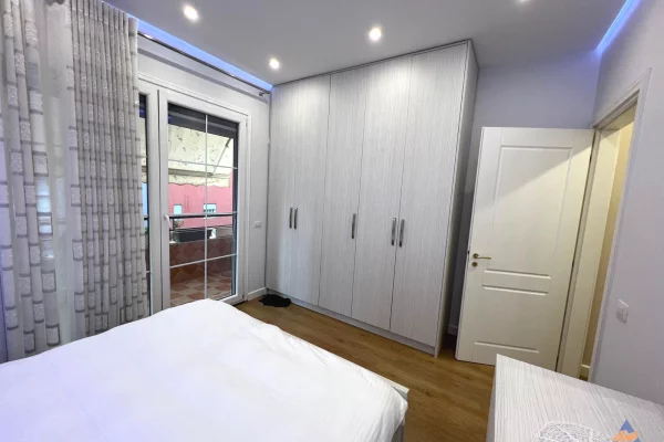 Shtepi me qera Apartament ne Tirane, 2+1, Mobilimi E mobiluar, Pagesa 736  Euro.