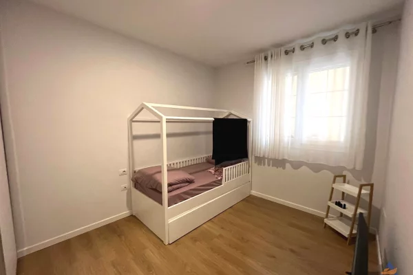 Shtepi me qera Apartament ne Tirane, 2+1, Mobilimi E mobiluar, Pagesa 736  Euro.