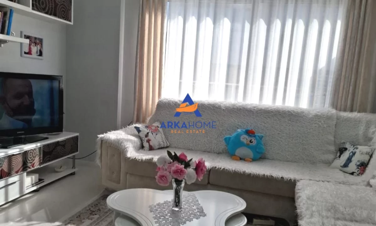 Shtepi ne shitje Apartament ne Tirane, 3+1, Mobilimi E mobiluar, Pagesa 220,000  Euro.