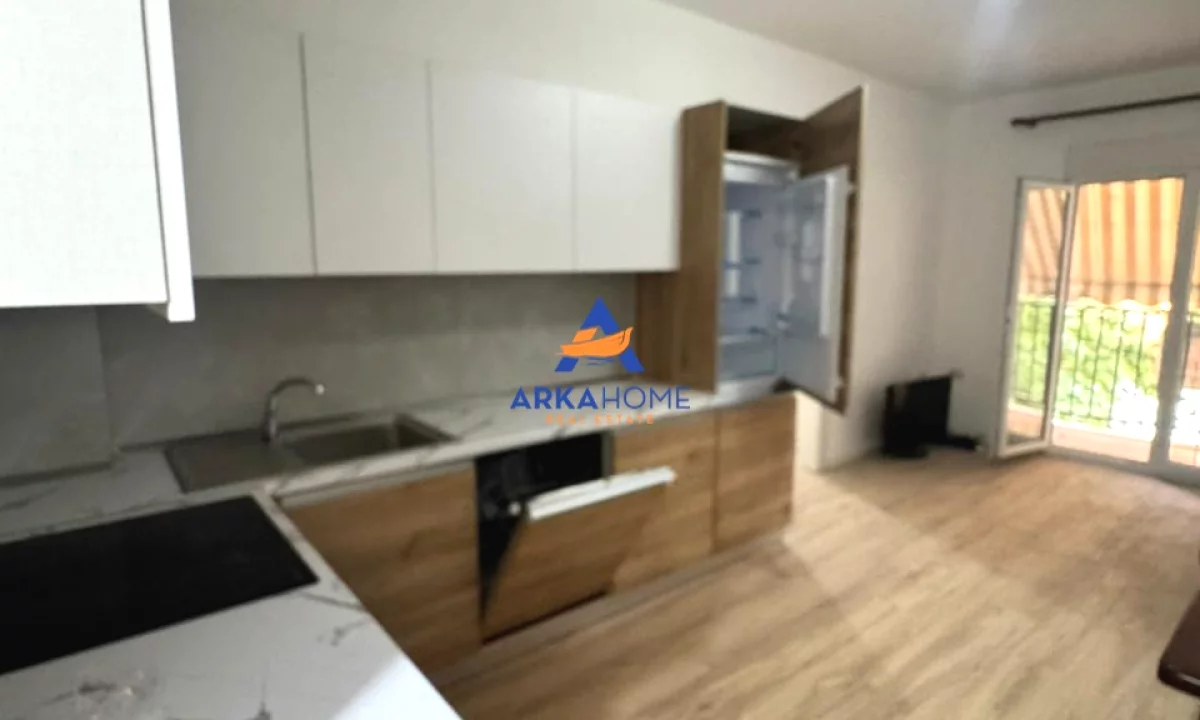 Shtepi ne shitje Apartament ne Tirane, 2+1, Mobilimi E mobiluar, Pagesa 140,000  Euro.