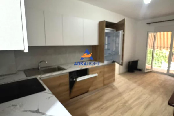 SHITET APARTAMENT 1+1 "RRUGA HAMDI SULÇEBE, MBRAPA COCORD" 140.000 EURO