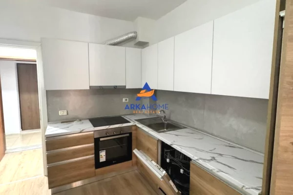 Shtepi ne shitje Apartament ne Tirane, 2+1, Mobilimi E mobiluar, Pagesa 140,000  Euro.