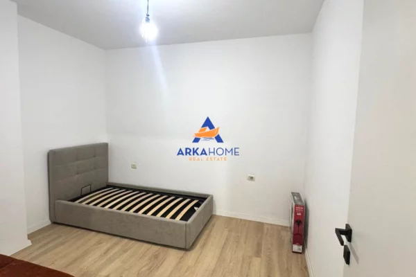 Shtepi ne shitje Apartament ne Tirane, 2+1, Mobilimi E mobiluar, Pagesa 140,000  Euro.