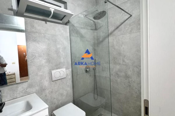 Shtepi ne shitje Apartament ne Tirane, 2+1, Mobilimi E mobiluar, Pagesa 140,000  Euro.