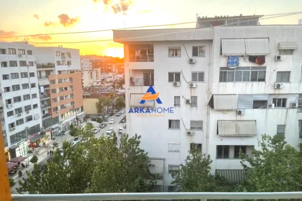 Shtepi me qera Apartament ne Tirane, 2+1, Mobilimi E mobiluar, Pagesa 526  Euro.