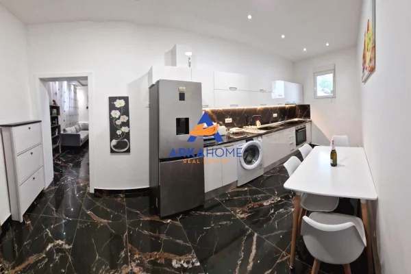 Shtepi ne shitje Apartament ne Tirane, 1+1, Mobilimi E mobiluar, Pagesa 505,263  Euro.