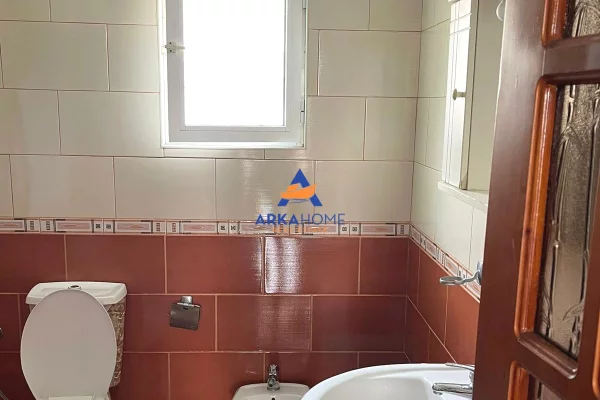 Shtepi me qera Apartament ne Tirane, 3+1, Mobilimi E mobiluar, Pagesa 389  Euro.