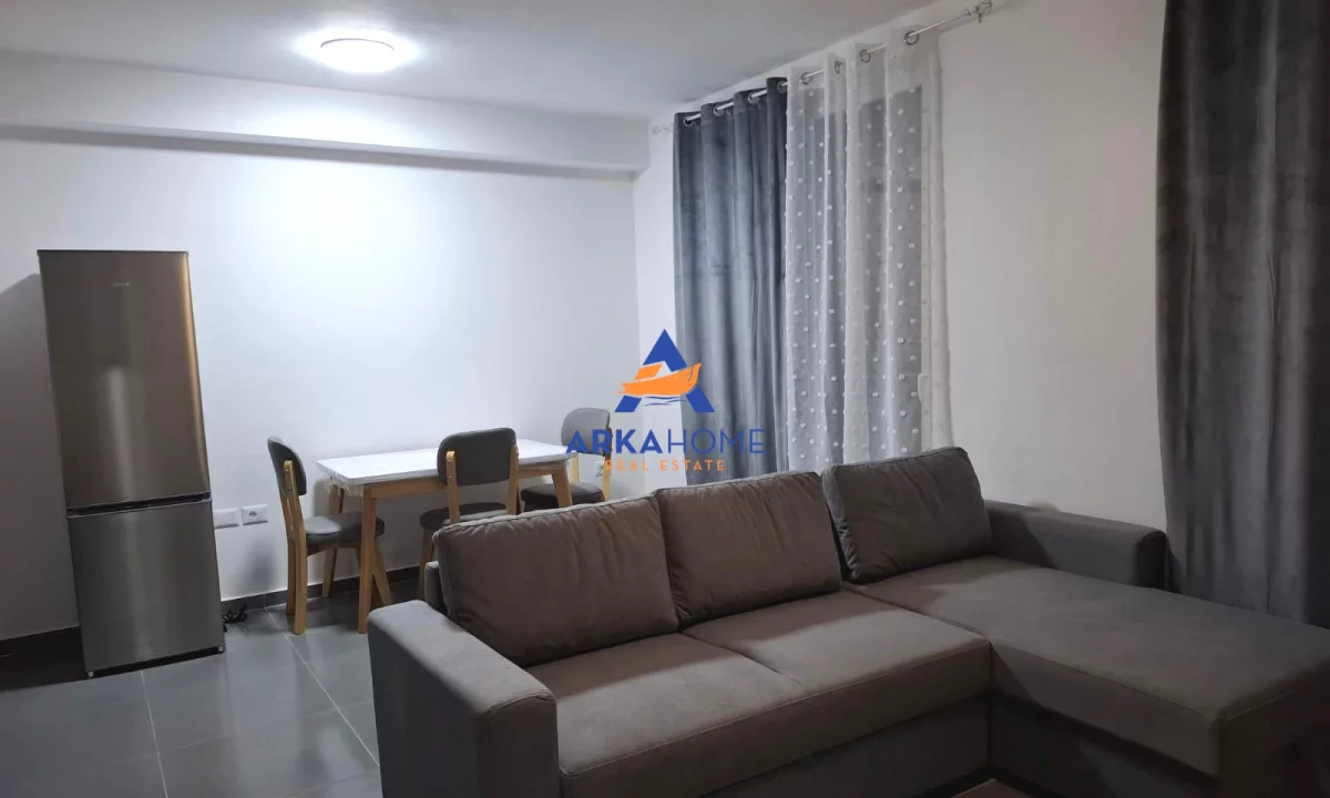 Shtepi me qera Apartament ne Tirane, 3+1, Mobilimi E mobiluar, Pagesa 684  Euro.