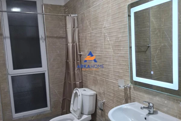 Shtepi me qera Apartament ne Tirane, 3+1, Mobilimi E mobiluar, Pagesa 684  Euro.