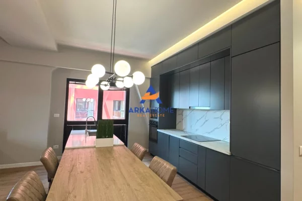 Shtepi ne shitje Apartament ne Tirane, 2+1, Mobilimi E mobiluar, Pagesa 504,900  Euro.