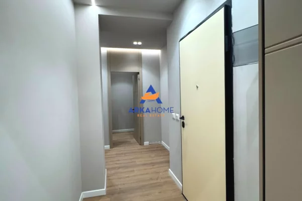 Shtepi ne shitje Apartament ne Tirane, 2+1, Mobilimi E mobiluar, Pagesa 504,900  Euro.
