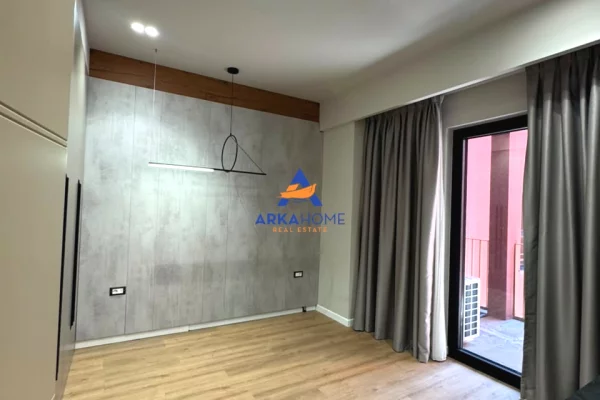 Shtepi ne shitje Apartament ne Tirane, 2+1, Mobilimi E mobiluar, Pagesa 504,900  Euro.