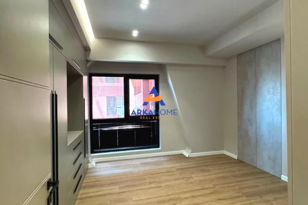 Shtepi ne shitje Apartament ne Tirane, 2+1, Mobilimi E mobiluar, Pagesa 504,900  Euro.