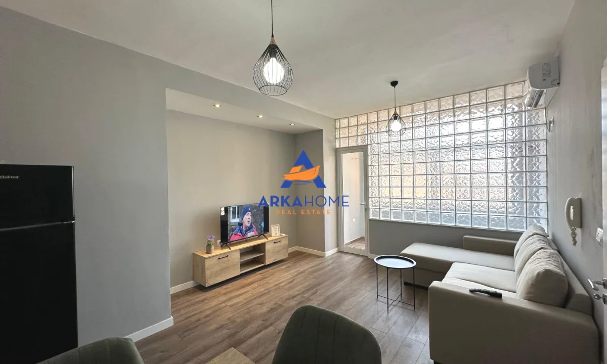 Shtepi me qera Apartament ne Tirane, 1+1, Mobilimi E mobiluar, Pagesa 650  Euro.