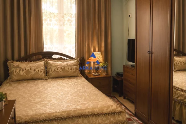 Shtepi ne shitje Apartament ne Tirane, 2+1, Mobilimi E mobiluar, Pagesa 170,000  Euro.