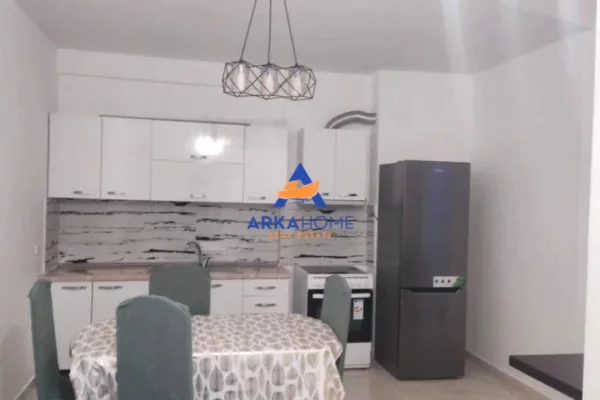 Shtepi ne shitje Apartament ne Tirane, 2+1, Mobilimi E mobiluar, Pagesa 520  Euro.