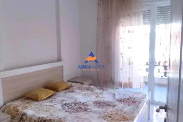Shtepi ne shitje Apartament ne Tirane, 2+1, Mobilimi E mobiluar, Pagesa 520  Euro.