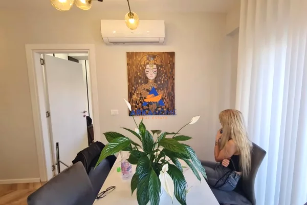 SHITET APARTAMENT 1+1+ BALLKON " RRUGA KAVAJËS " 245263 EURO