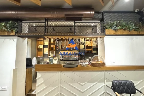 JEPET ME QERA BAR-PICERI OPEN SPACE 91M2 " DON BOSKO " 1200 EURO