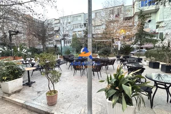 JEPET ME QERA BAR-PICERI OPEN SPACE 91M2 " DON BOSKO " 1200 EURO