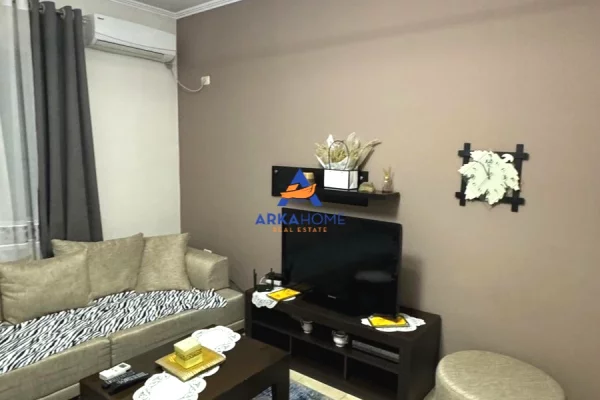 Shtepi me qera Apartament ne Tirane, 2+1, Mobilimi E mobiluar, Pagesa 526  Euro.