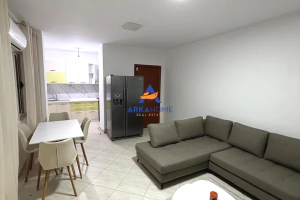 Shtepi me qera 2+1 ne Tirane - 685 Euro