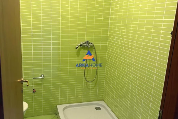 Shtepi me qera Apartament ne Tirane, 2+1, Mobilimi E mobiluar, Pagesa 685  Euro.