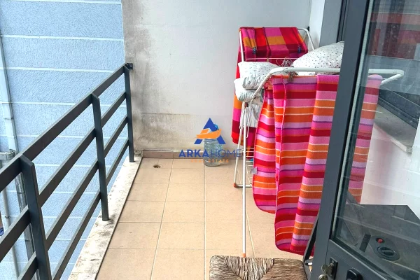 Shtepi ne shitje Apartament ne Tirane, 1+1, Mobilimi E mobiluar, Pagesa 114,000  Euro.
