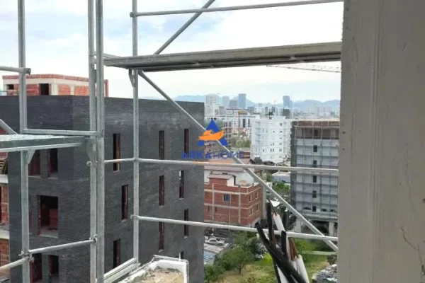 Shtepi ne shitje Apartament ne Tirane, 3+1, Mobilimi Bosh, pa mobiluar, Pagesa 158,500  Euro.