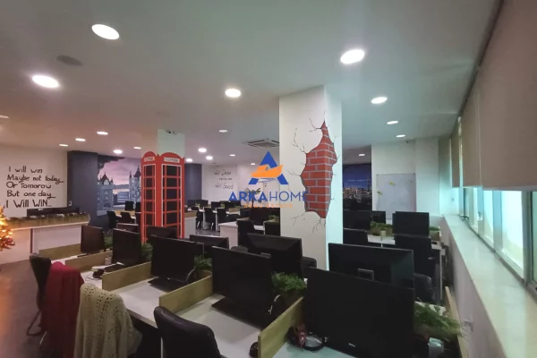 JEPET ZYRE ME QERA 200M2 "AFER GLOBE, PERBABLL DELIJORGJIT" 2500 EURO