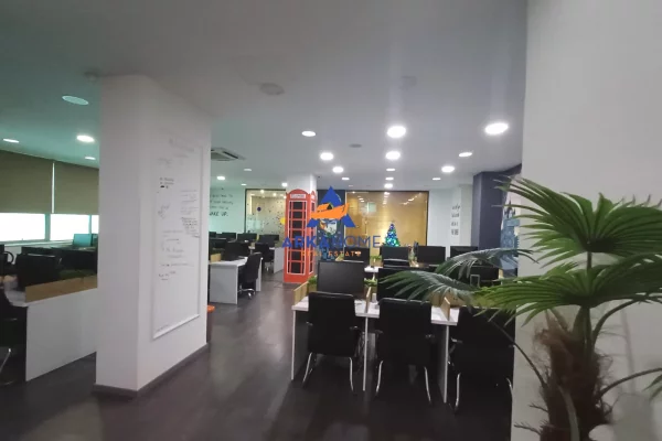 JEPET ZYRE ME QERA 200M2 "AFER GLOBE, PERBABLL DELIJORGJIT" 2500 EURO