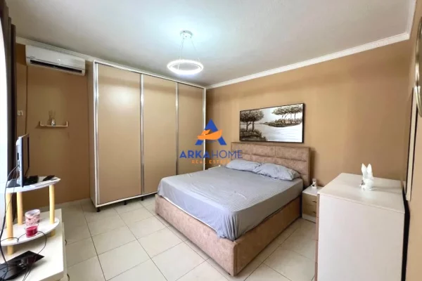 Shtepi ne shitje Apartament ne Tirane, 1+1, Mobilimi E mobiluar, Pagesa 315,000  Euro.