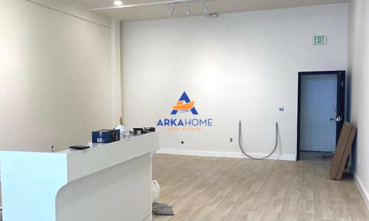 JEPET ME QERA AMBIENT BIZNESI 65M2 "AFER GLOBE , PERBALL ME DELIJORGJIN" 140.000 LEKE