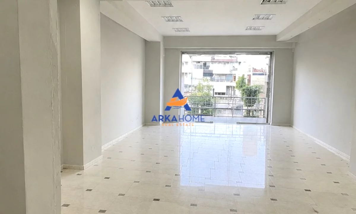 JEPET AMBIENT BIZNESI ME QERA 160M2 "PRANE MBIKALIMIT TE KRISTALIT, RRUGA FRANK BARDHI" 1.600.000 LE