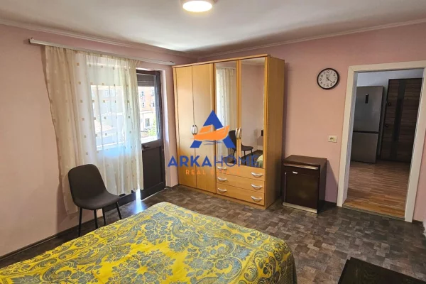 Shtepi me qera Apartament ne Tirane, 1+1, Mobilimi E mobiluar, Pagesa 526  Euro.