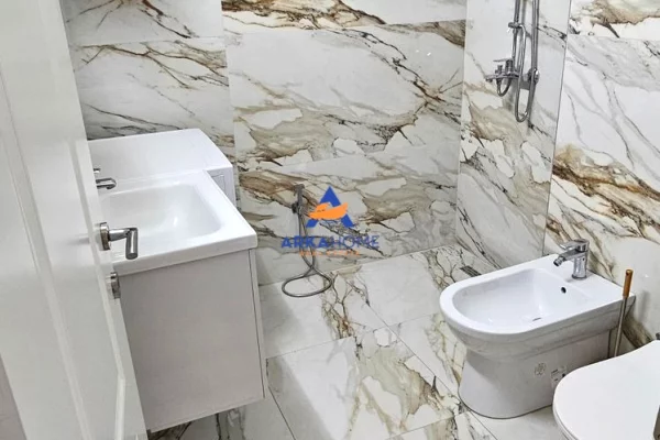 Shtepi me qera Apartament ne Tirane, 1+1, Mobilimi E mobiluar, Pagesa 526  Euro.