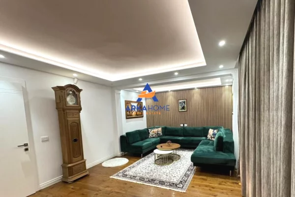 Shtepi me qera Vila Luksoze ne Tirane, 3+1, Mobilimi E mobiluar, Pagesa 1,500  Euro.