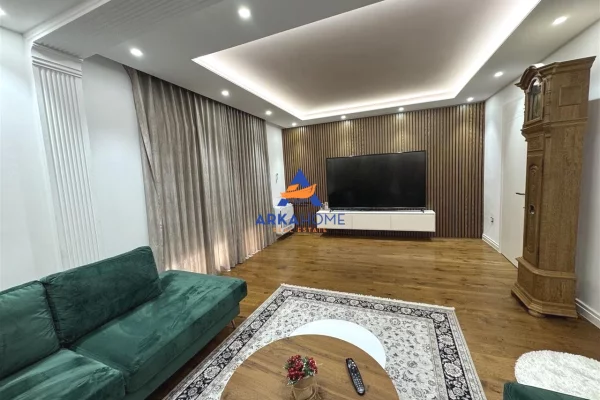 Shtepi me qera Vila Luksoze ne Tirane, 3+1, Mobilimi E mobiluar, Pagesa 1,500  Euro.
