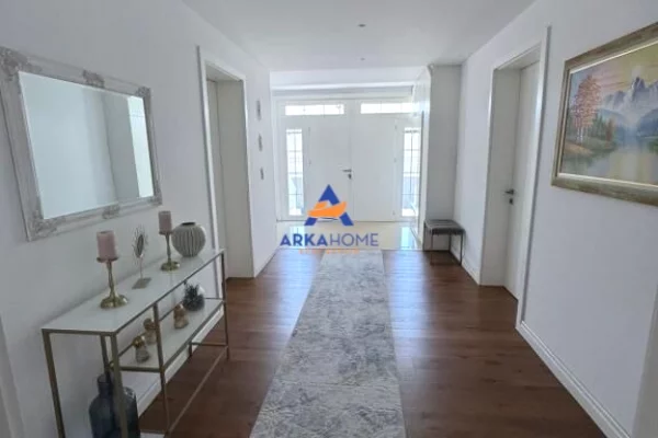 Shtepi me qera Vila Luksoze ne Tirane, 3+1, Mobilimi E mobiluar, Pagesa 1,500  Euro.