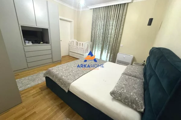 Shtepi me qera Vila Luksoze ne Tirane, 3+1, Mobilimi E mobiluar, Pagesa 1,500  Euro.