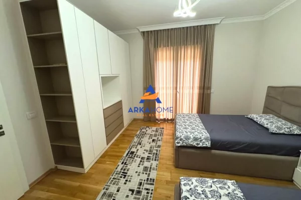 Shtepi me qera Vila Luksoze ne Tirane, 3+1, Mobilimi E mobiluar, Pagesa 1,500  Euro.
