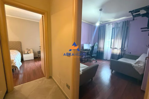 Shtepi ne shitje Apartament ne Tirane, 2+1, Mobilimi E mobiluar, Pagesa 205,000  Euro.