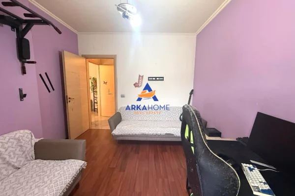 Shtepi ne shitje Apartament ne Tirane, 2+1, Mobilimi E mobiluar, Pagesa 205,000  Euro.