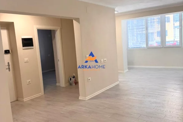 JEPET ZYRE ME QERA 70M2 "21 DHJETORI, PRANE BAR OSLO" 700 EURO