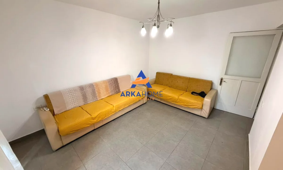 Shtepi me qera Apartament ne Tirane, 1+1, Mobilimi E mobiluar, Pagesa 527  Euro.