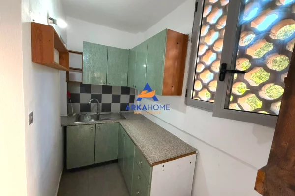 Shtepi me qera Apartament ne Tirane, 1+1, Mobilimi E mobiluar, Pagesa 527  Euro.