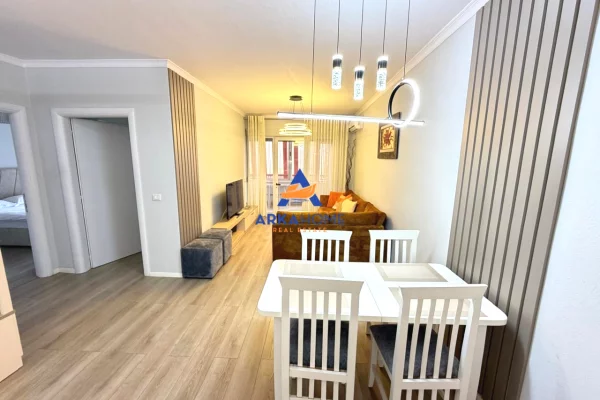 Shtepi me qera Apartament ne Tirane, 2+1, Mobilimi E mobiluar, Pagesa 949  Euro.